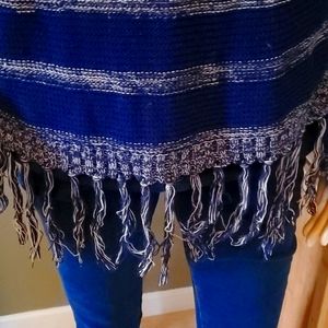 Hooded sweater with fringes, so cute & original!